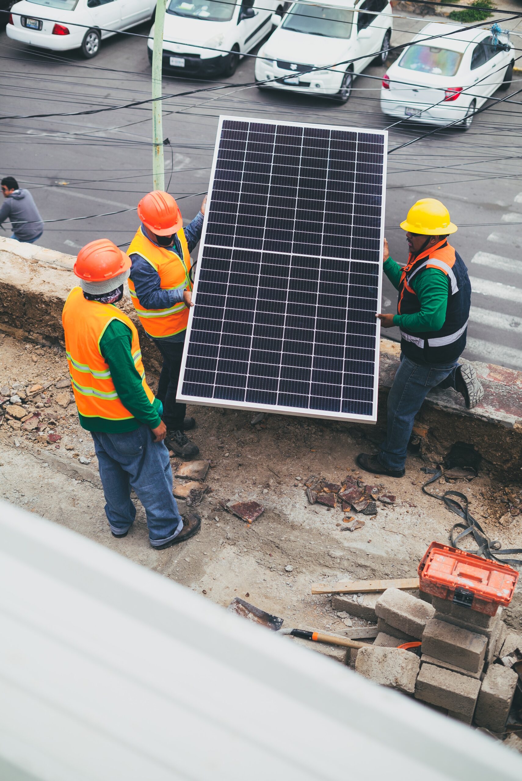 Options to Tie Solar Energy with Electric Vehicle Charging
